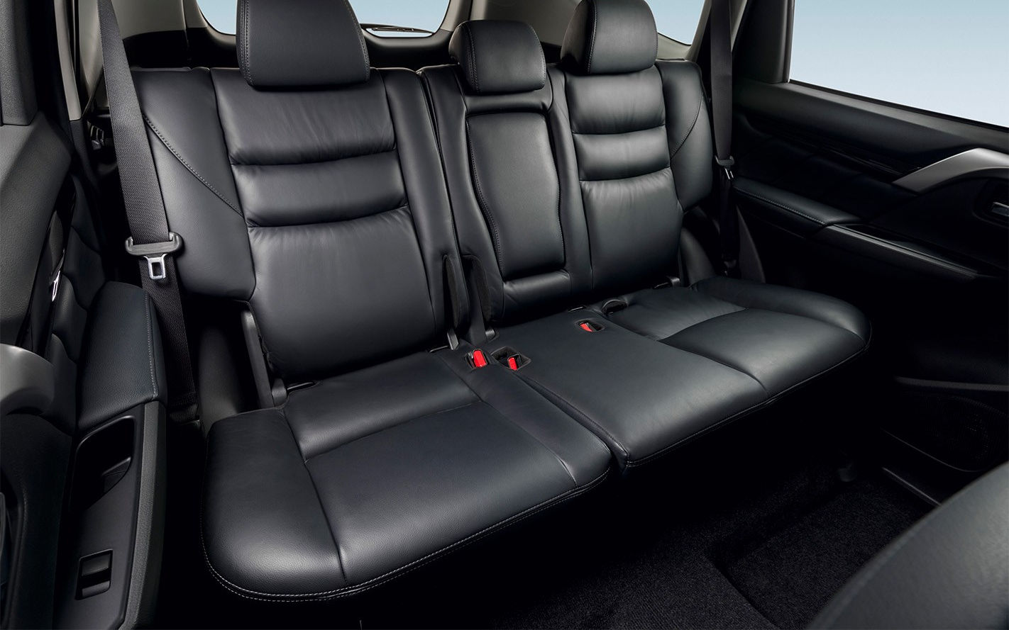 Mitsubishi pajero салон